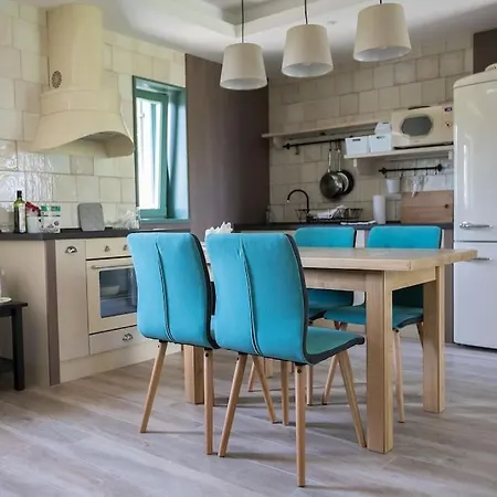 Easy Bogoma - 2 Apartments, Breathtaking Views Case de vacanță *